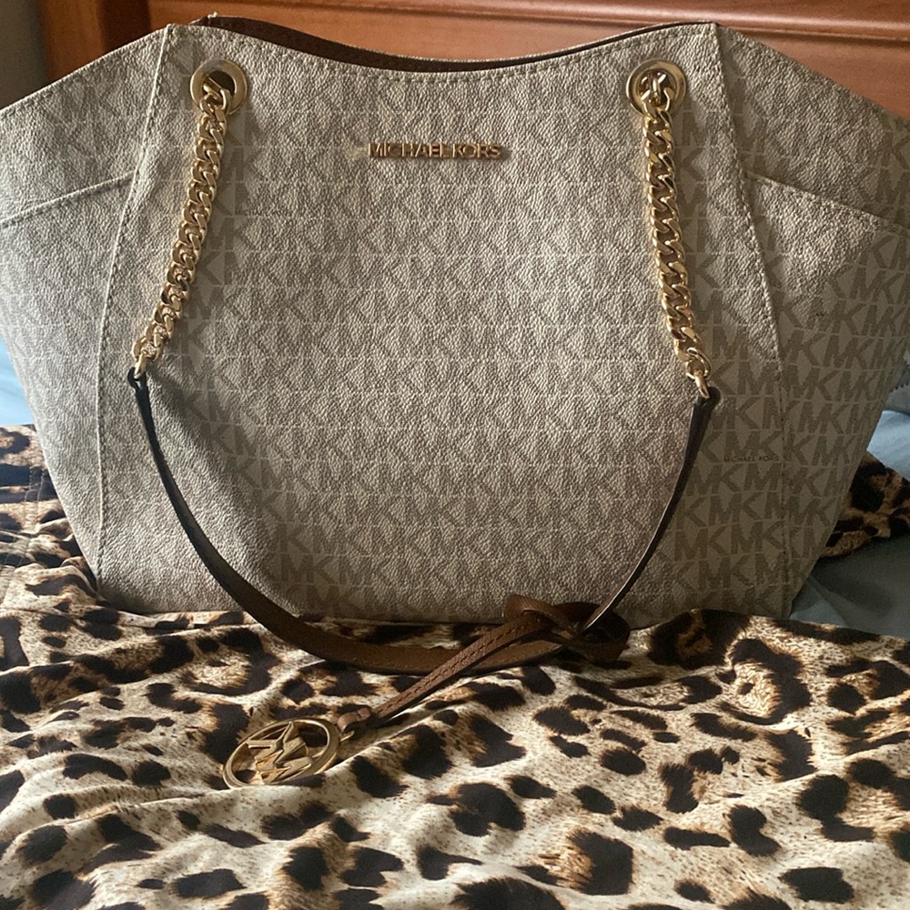 Michael Kors Jet Set Travel Large Chain Shoulder Tote (Vanilla Sig PVC)